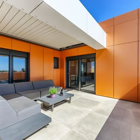Luxury Penthouse Viki With Seaview דירה אומאג