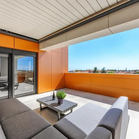 Luxury Penthouse Viki With Seaview דירה אומאג